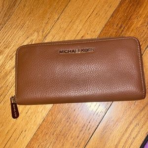 Michael kors wallet brown
